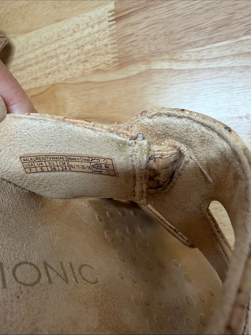 Vionic Women's Cork-Style Strappy Slide Sandals in Tan and Gold - Picture 4 of 7